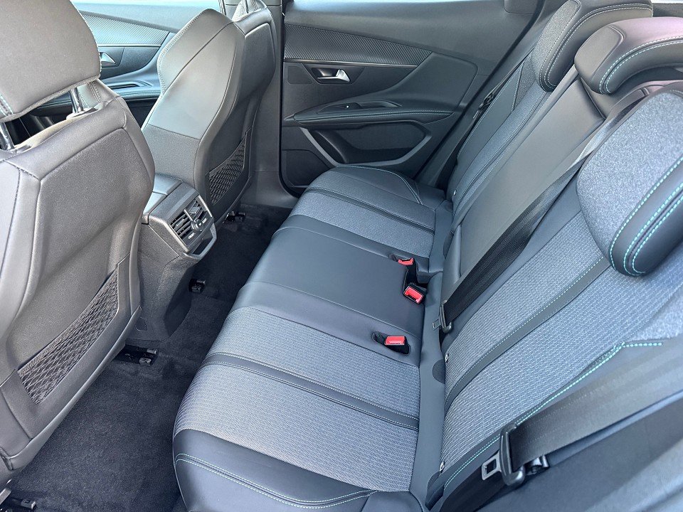 Fahrzeugabbildung Peugeot 3008 1.2 PureTech 130 Allure Pack