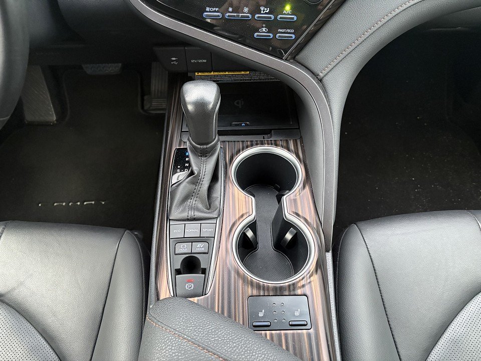 Fahrzeugabbildung Toyota Camry Hybrid Executive