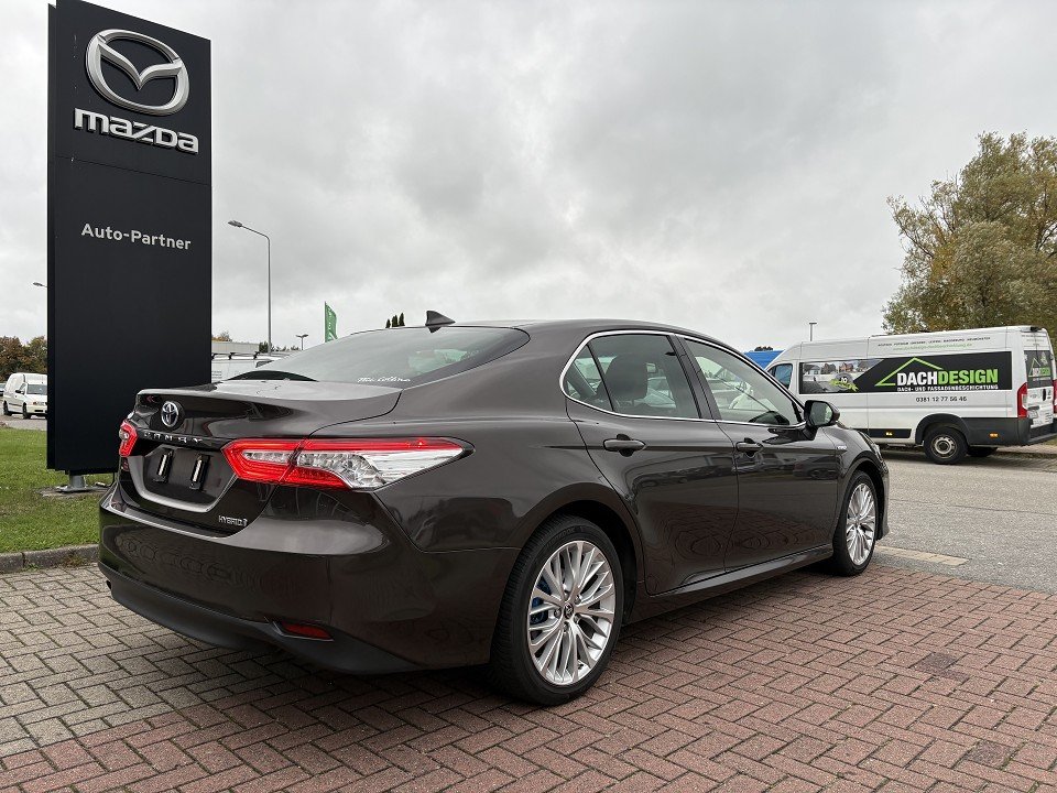 Fahrzeugabbildung Toyota Camry Hybrid Executive