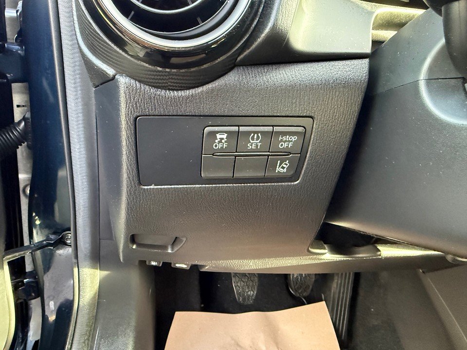 Fahrzeugabbildung Mazda 2 SKYACTIV-G 90 5T 5GS AL-NAKAMA LIC-P